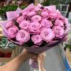 Букет 25 розовых роз в черном крафте R395