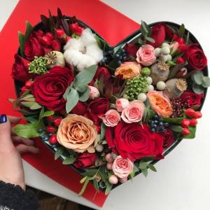 Сборное сердце с розами в коробке R510